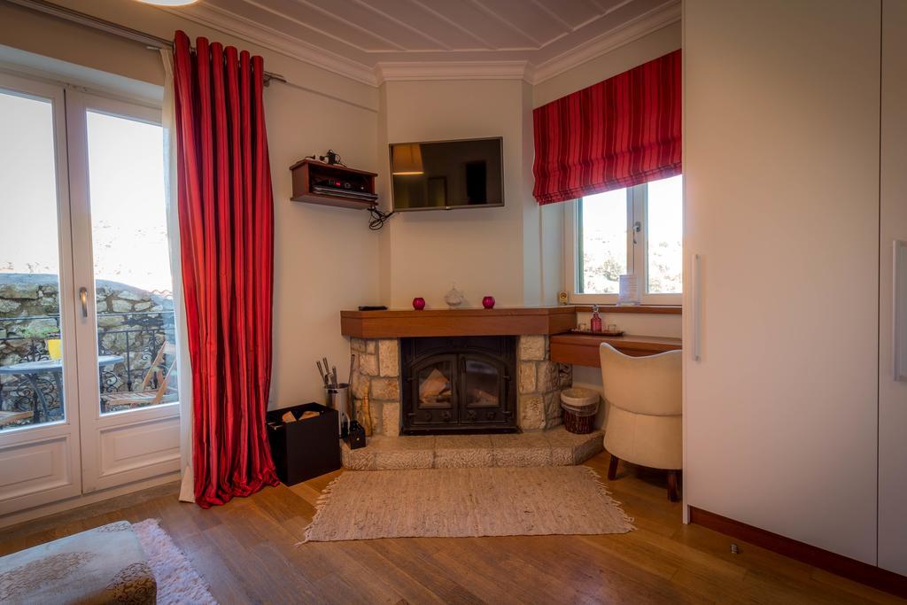 Enastron Guesthouse Димицана Екстериор снимка