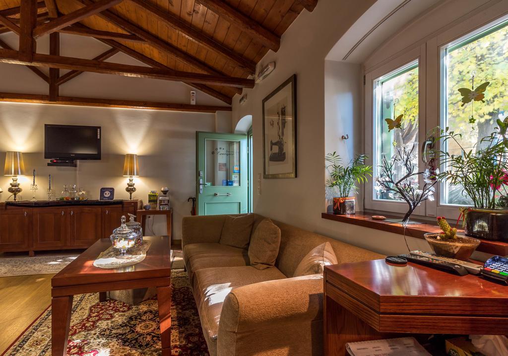 Enastron Guesthouse Димицана Екстериор снимка